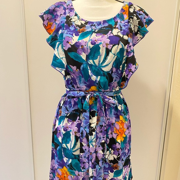 Cute Floral Dress - Picture 3 of 5